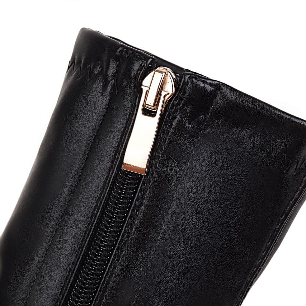 Stivaletti neri con tacco a blocco e punta aperta