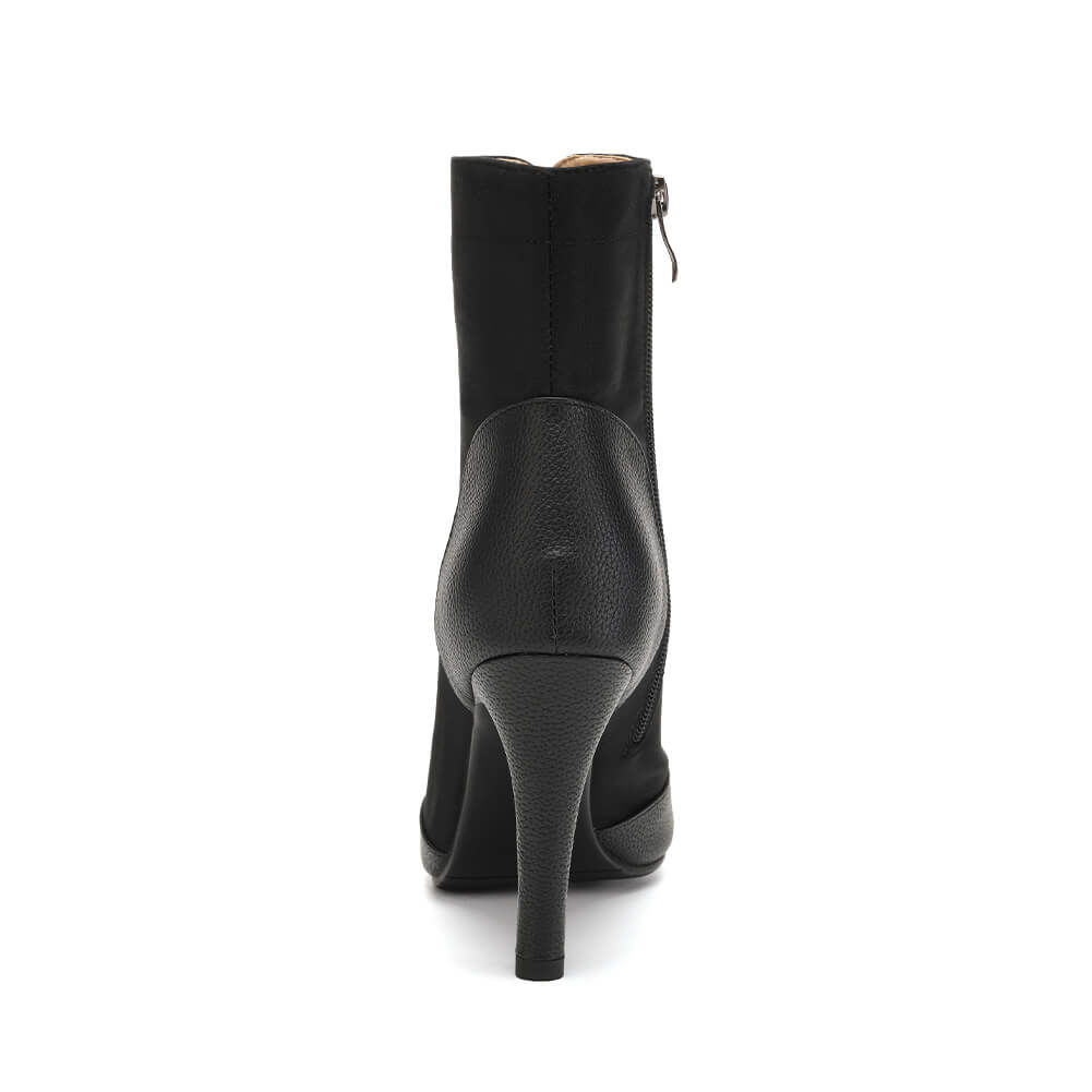 Stivali neri con lacci e tacco alto stile jazz