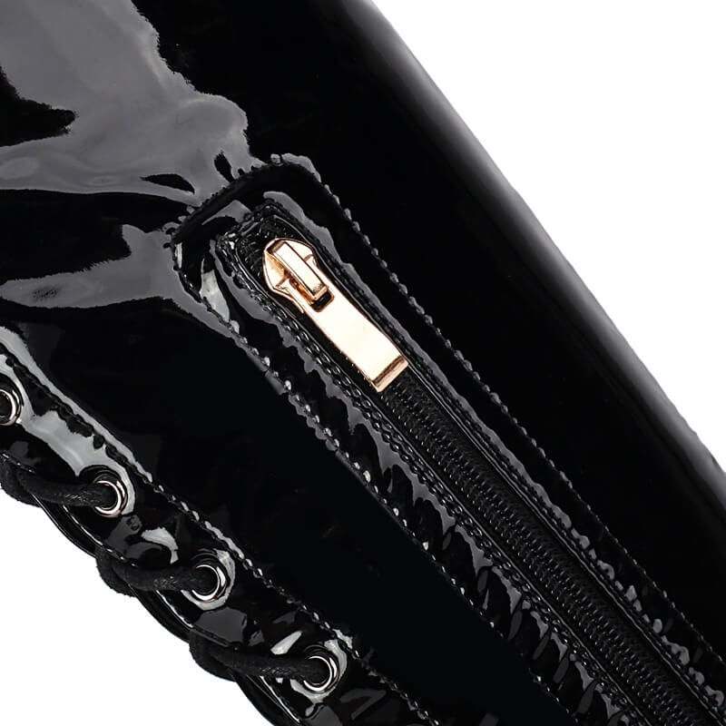 Stivali neri sopra il ginocchio con lacci e punta affilata