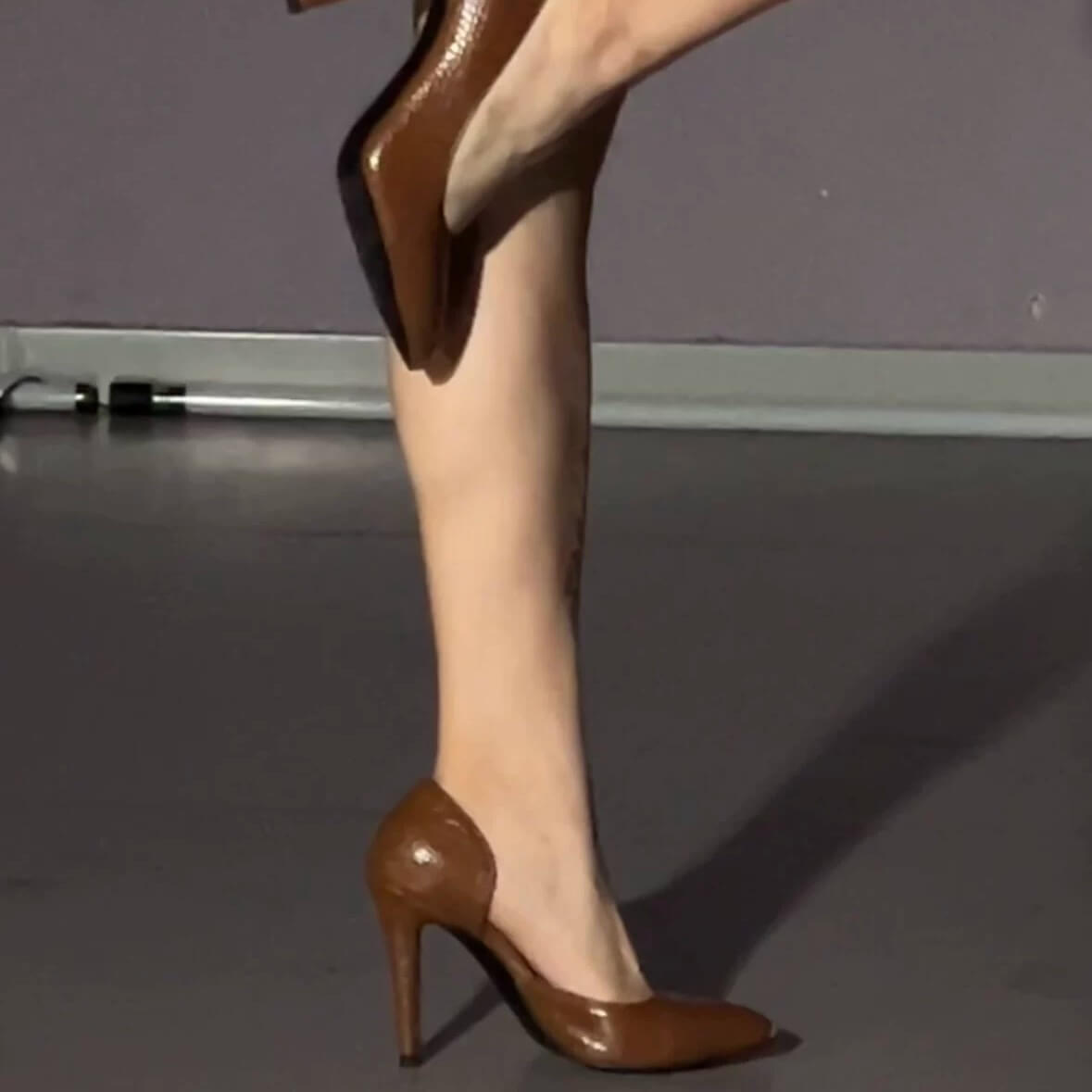 Hot Cocoa - Side-Hollow Pointed Pumps