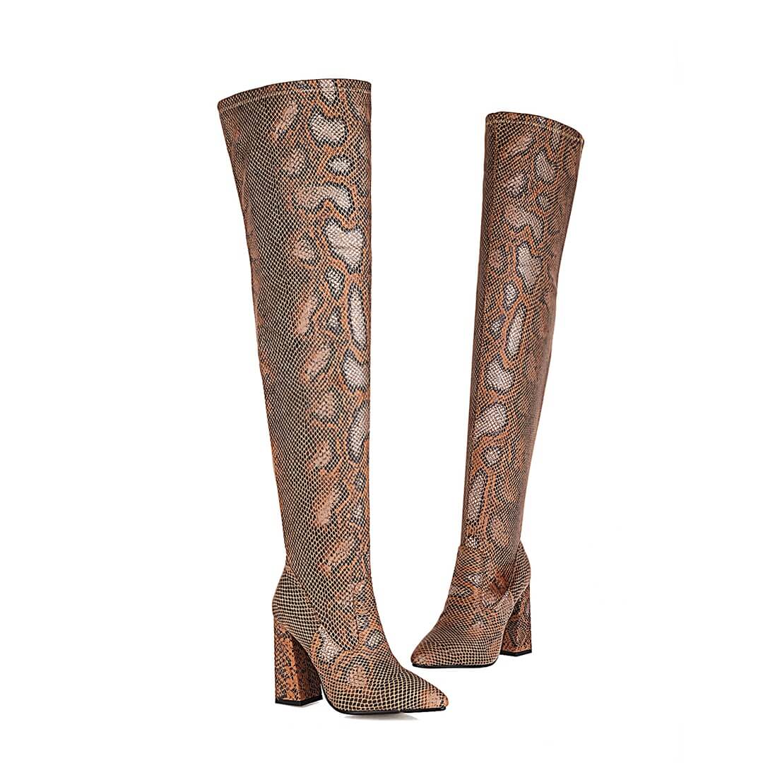Stivali da ballo leopardati sopra il ginocchio