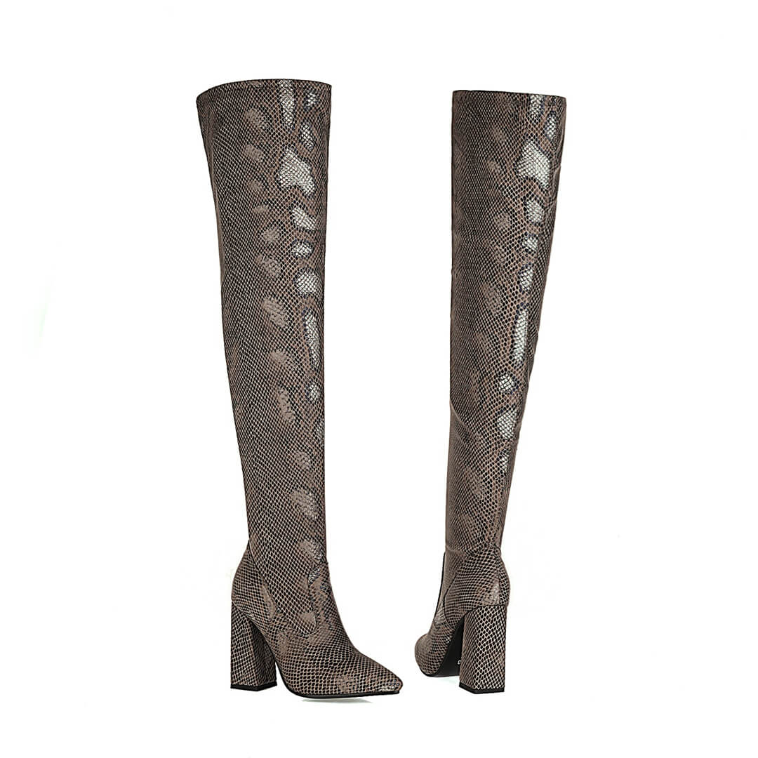 Stivali da ballo leopardati sopra il ginocchio