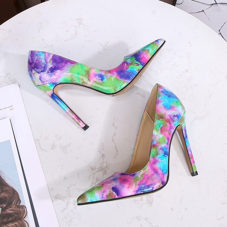 Scarpe vegetariane con punta arcobaleno blu