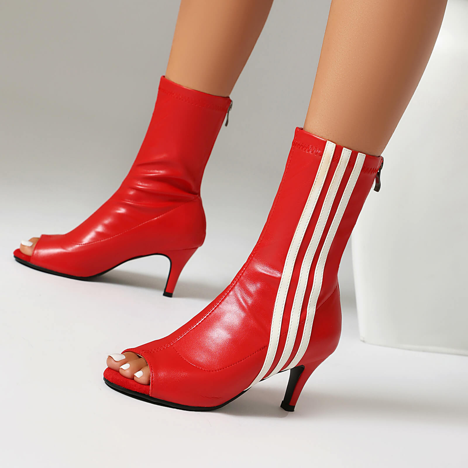 Stivaletti da ballo con strisce laterali in pelle rossa