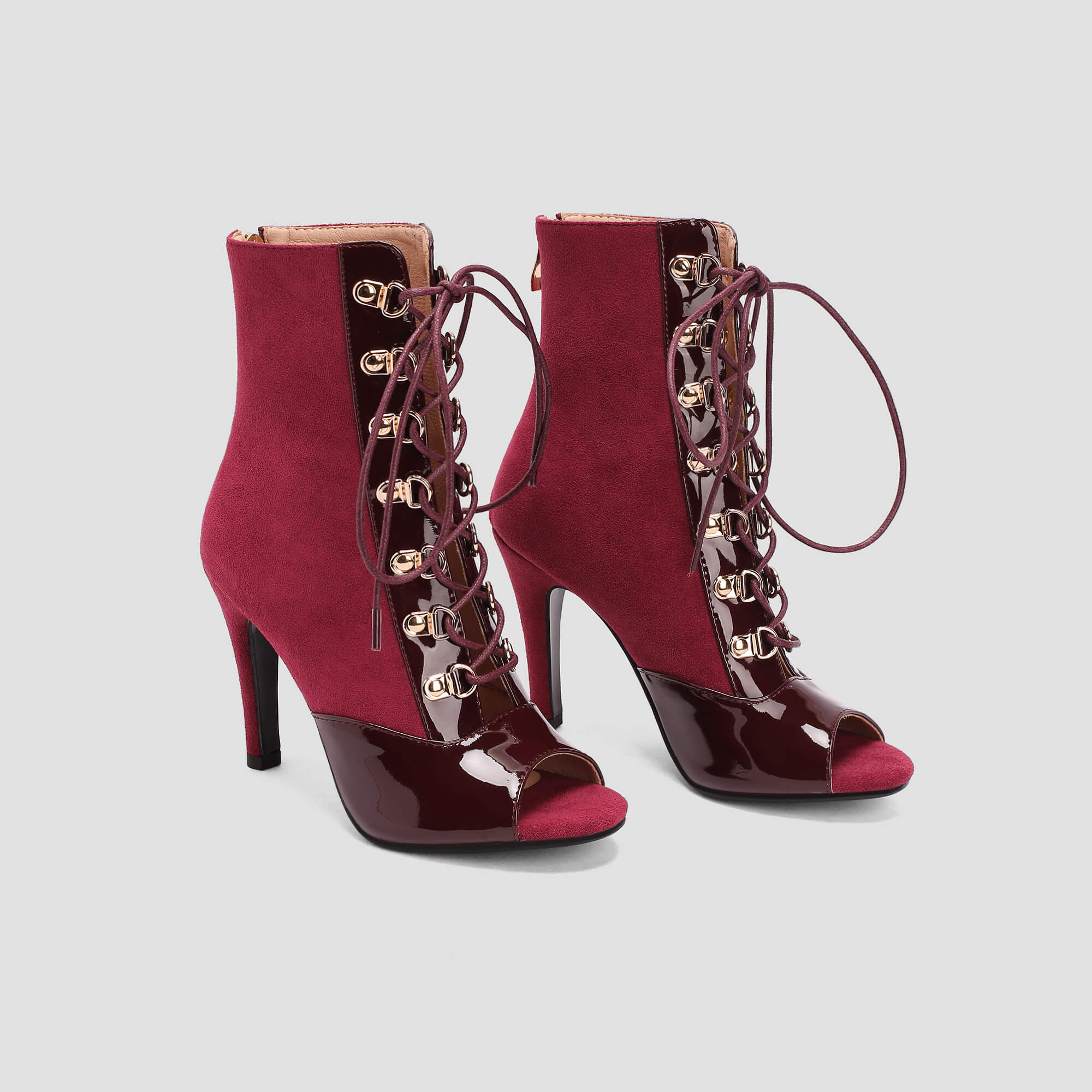 Stivali con tacco a spillo in rete, punta aperta e lacci sul davanti