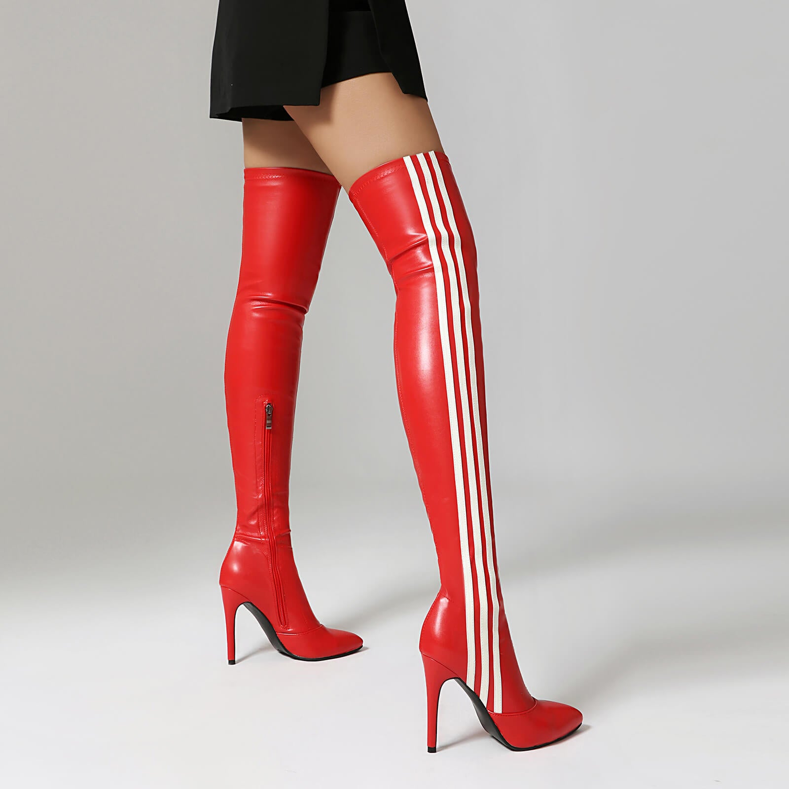 Stivali sopra il ginocchio in pelle rossa con punta